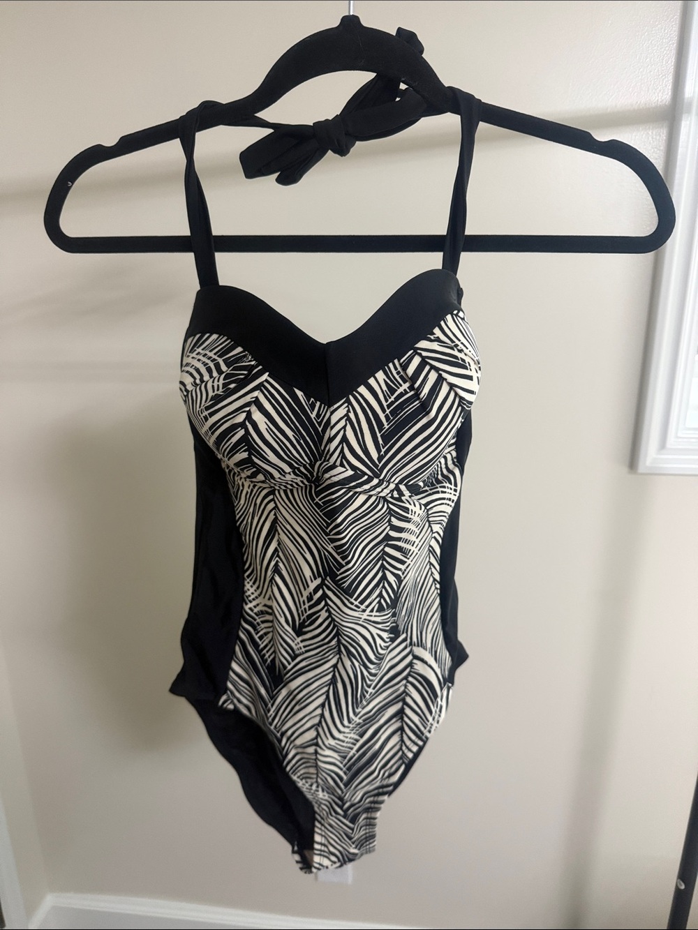 Women’s Black & White Palm-Print One-Piece Swimsuit